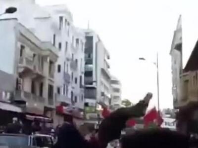 Αυτοκίνητο της συνοδείας Ολάντ παρασύρει...