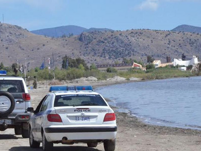 Ηλεία: Βγήκε γυμνός από τη θάλασσα και π...