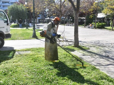 Πάτρα: Συνεχίζονται με αμείωτο ρυθμό οι εργασίες καθαρισμού, κουρέματος γκαζόν και κλαδέματος