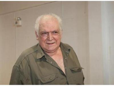 Πάτρα: Από τις 8 το πρωί στο γραφείο του...