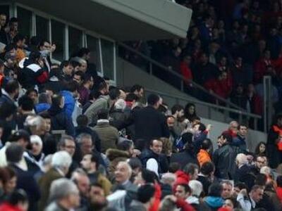 Δίωξη στον Ολυμπιακό για επίθεση σε δημοσιογράφο