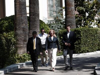 Το ΠΑΣΟΚ ρωτά ποιοι ήταν οι 250 «εκατομμ...