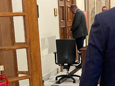 ΠΑΣΟΚ: Μετακομίζει στα γραφεία της αξιωμ...