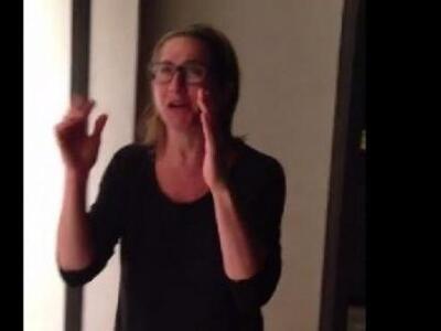 Μπουγελώθηκε και η Τζένιφερ Άνιστον