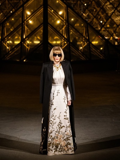 H Aννα Γουίντουρ με Givenchy σε  μια από...