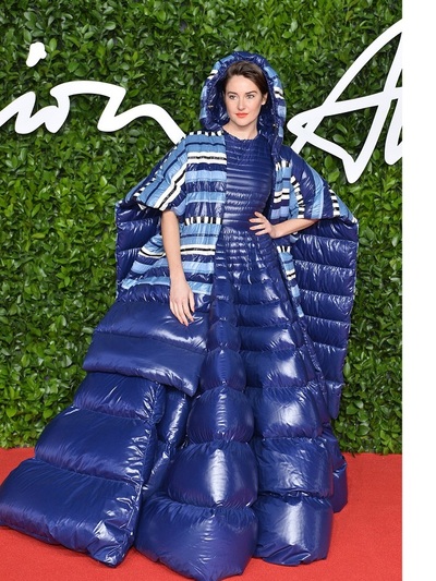 Σαρλήν Γούντλει με Moncler by Pierpaolo Piccioli