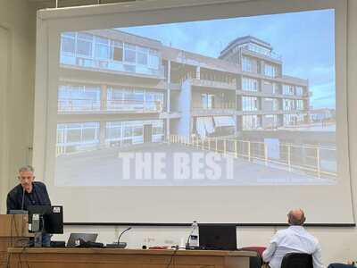 Στο επίκεντρο το κτίριο του Παλαιού Λιμέ...