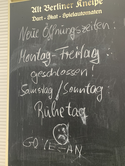 5. Βερολινέζικο μπαρ. Οι Βερολινέζοι παρ...