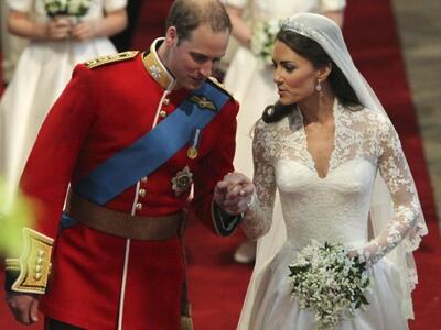 Παραιτείται η Ελισάβετ, στο θρόνο Κέιτ κ...