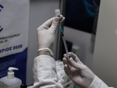 Γεωργιάδης για ανεμβολίαστους: Μια επιχε...