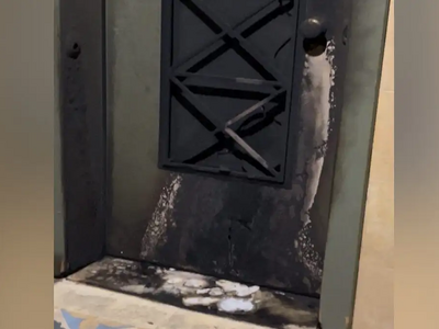 Γκαζάκια στην είσοδο πολυκατοικίας που μ...