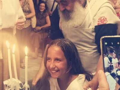 Η βάπτιση της 9χρονης κόρης του Μπάμπη Σ...