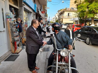 Η βόλτα του δημάρχου Αιγιαλείας στην αγο...
