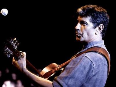 Απόψε στην Πάτρα live ο Σωκράτης Μάλαμας...