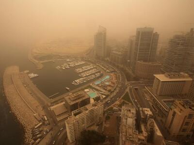 Σφοδρή αμμοθύελλα πλήττει τμήμα της Μέση...