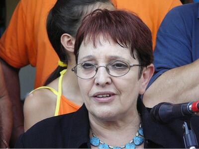 Παπαρήγα για βασιλικό γάμο: Αηδία και αποστροφή 