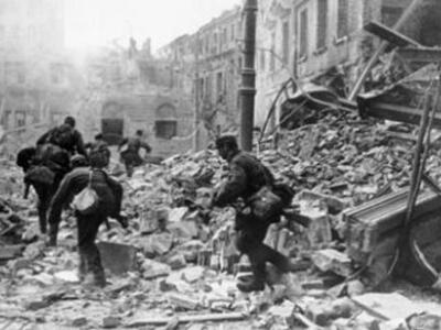 Βαρσοβία: Οι αγιάτρευτες πληγές του Β' Π...