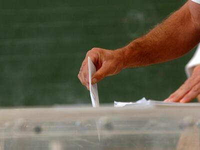 Στις κάλπες η  πολιτειακή και πολιτική η...