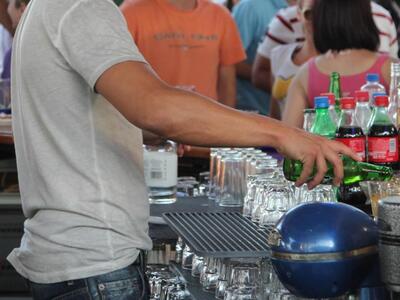 Ίσως ο πιο τυχερός μπάρμαν του κόσμου - ...