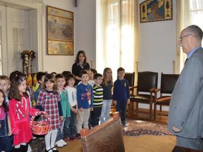 Πάτρα: Παιδάκια έψαλαν τα κάλαντα του Λα...