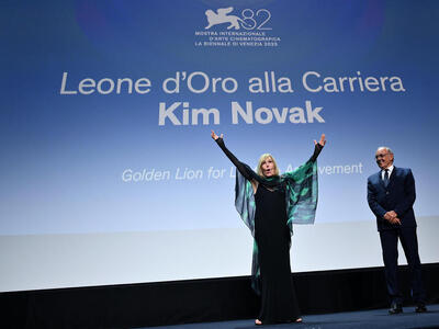 Συγκίνηση και 5λεπτο ολόθερμο χειροκρότη...