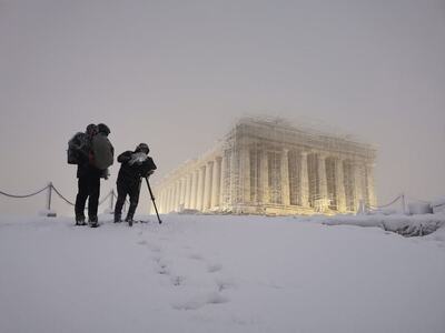 Η Ακρόπολη ντύθηκε με χιόνι- Συγκλονιστική εικόνα!
