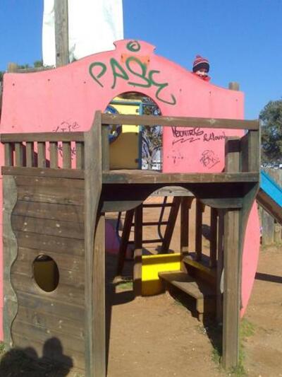 Κατεστραμμμένη η πρόσοψη στο ξύλινο σπιτάκι