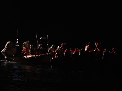 H ομάδα από το πλοίο έρευνας και διάσωση...