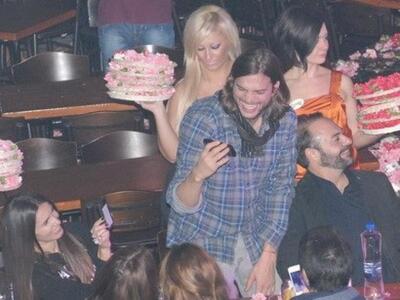 Με ποιον πατρινό διασκέδαζε ο Άστον Κούτ...