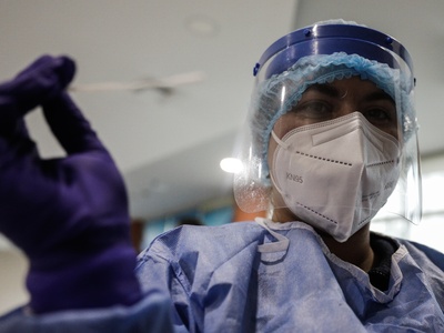 Κορωνοϊός- Omicron: Γιατί αυτή μπορεί να...