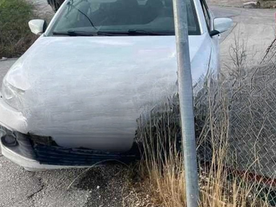 Πάτρα: Ι.Χ. ... κρεμόταν πάνω από τον χε...