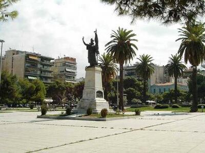 Πάτρα: Ξεχειλίζουν από σκουπίδια τα καλα...