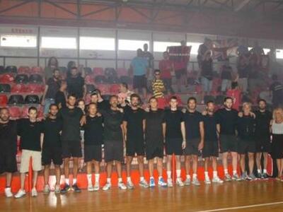 "Πρώτη" με κόσμο και ενθουσιασ...