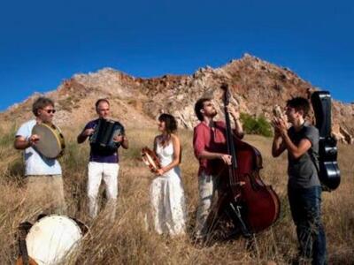 Ασφυκτικά γέμισε το Δημοτικό θέατρο Απόλ...