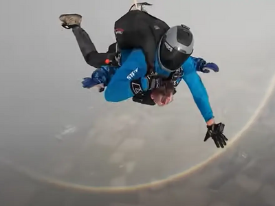 Αλεξιπτωτιστές κατέγραψαν σπάνιο βίντεο ...