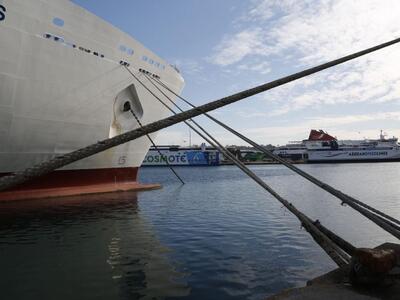 Βουτιά θανάτου για 70χρονο στο λιμάνι του Πειραιά