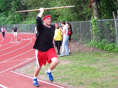 Στο κεφάλι κριτή καρφώθηκε ακόντιο 