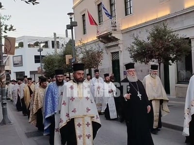 Λιτανεία και προσευχή εκατοντάδων πιστών...