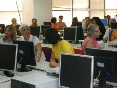 Φρένο σε «πρόωρες» συνταξιοδοτήσεις θέλει η τρόικα