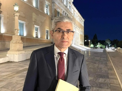 Ο Άγγελος Τσιγκρής ζητά στη Βουλή την α...