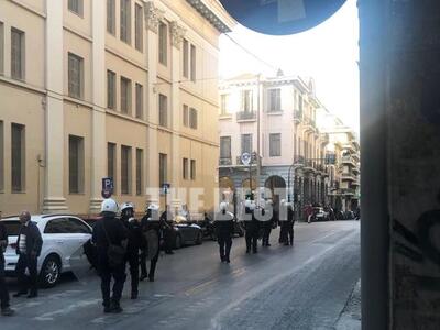 Έγραψαν συνθήματα σε εκλογικό κέντρο της...