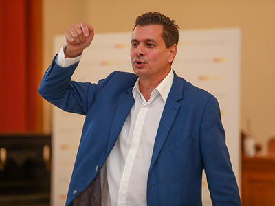 Καλά Χριστούγεννα από την οικογένεια του σπιράλ