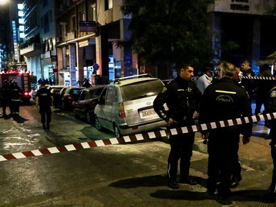 Επίθεση 50 ατόμων με μολότοφ στο αστυνομ...