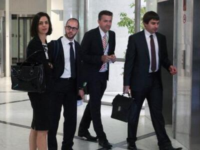 "Πρέσινγκ" στον Στουρνάρα από την Τροϊκα