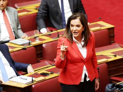 Ντόρα Μπακογιάννη: Βαρίδι για τη χώρα ο Βαρουφάκης