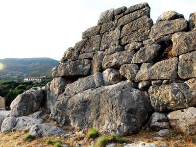 Κι όμως! Υπάρχουν πυραμίδες στην Ελλάδα ...