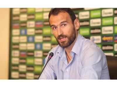 Οπαδοί του "τριφυλλιού" επιτέθ...