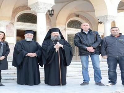 Ρουχισμό για τους απόρους παρέδωσαν ο Απ...