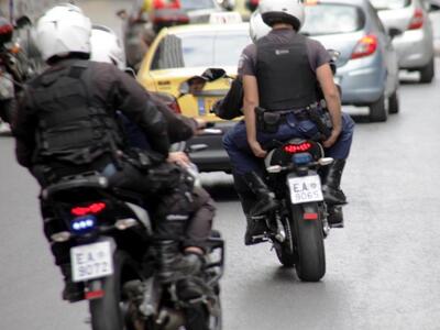 Νεαρός πέταξε κεραμίδια σε αστυνομικούς 