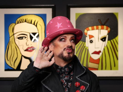 O Boy George στη έκθεση «Fame» με δύο πίνακές του